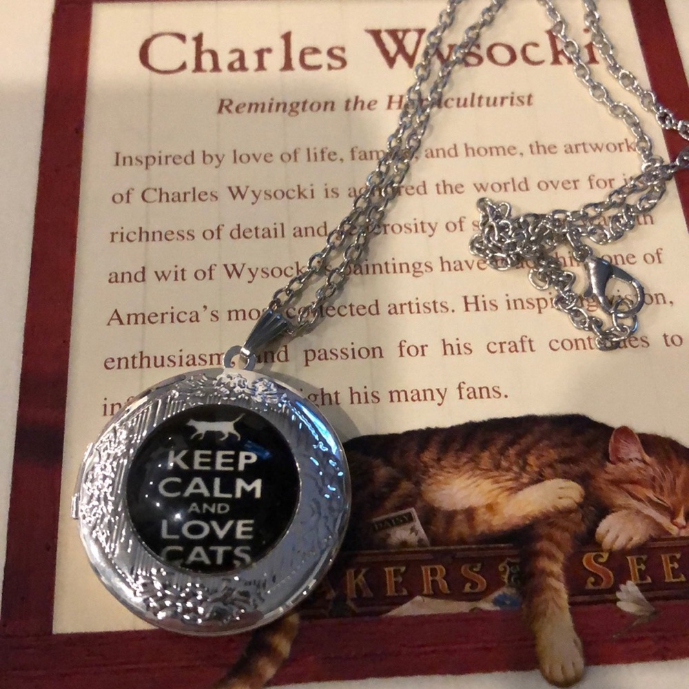 Locket Necklace - Picture 2 of 4